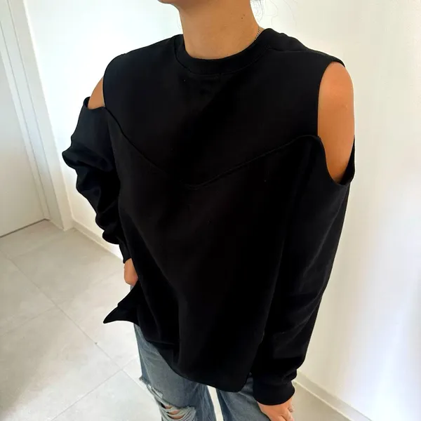 Fashionable Black Cold-Shoulder Top, Comfortable Casual Style