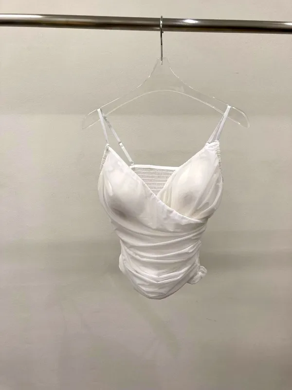 エレガントなホワイト女性用トップ、軽量通気性デザイン