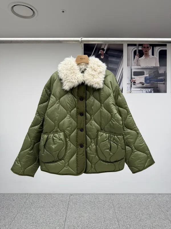 Stylish Warm Women's Jacket with Plush Collar Design, Easy to Match