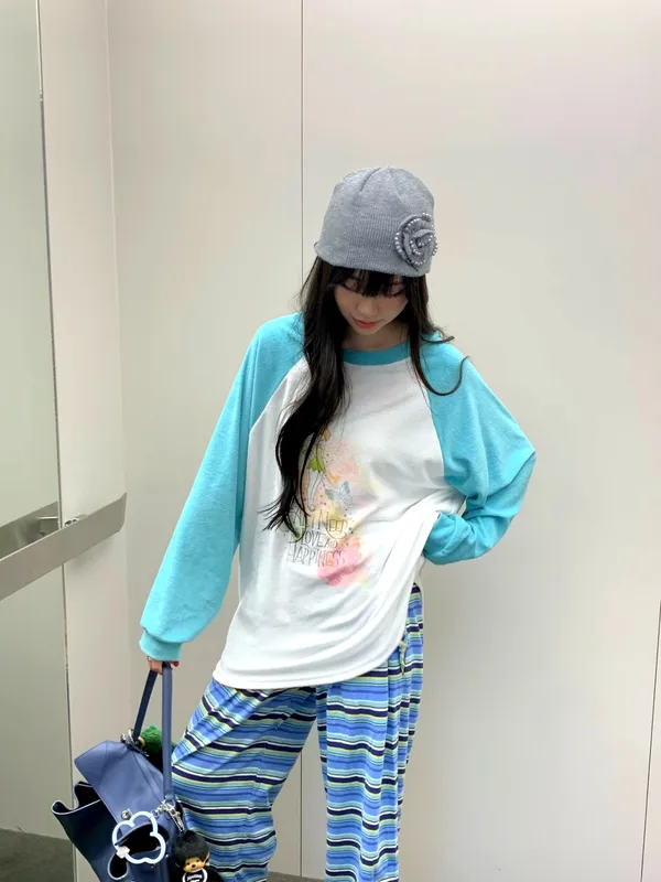 Comfortable Casual Women's Top with Colorful Print Design