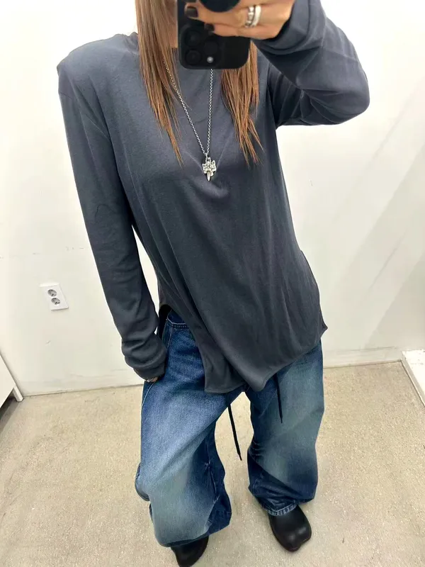 Stylish and Minimalist Long Sleeve T-Shirt, Comfortable and Versatile