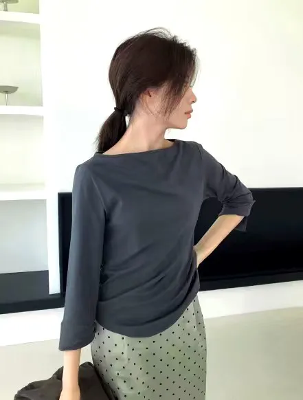 Stylish Minimalist Women's T-Shirt - Elegant Maybebaby 46133