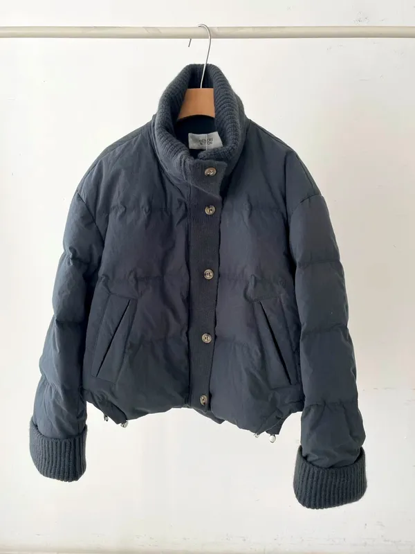 時尚女裝外套羽絨服，保暖舒適，適合秋冬