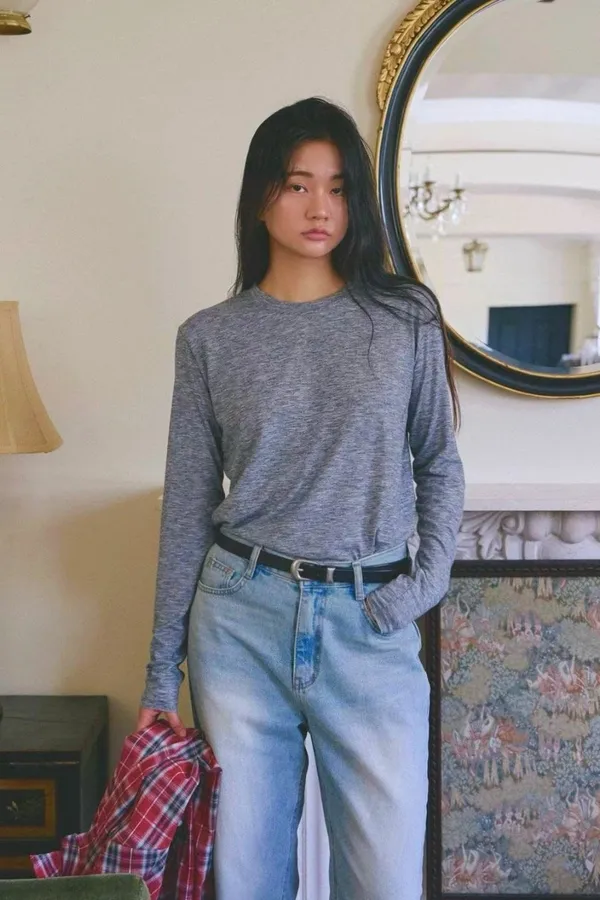 Minimalist Long Sleeve T-Shirt, Comfortable and Versatile