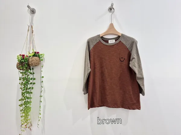 Fashionable Long Sleeve Top with Smile Pattern in Cozy Brown