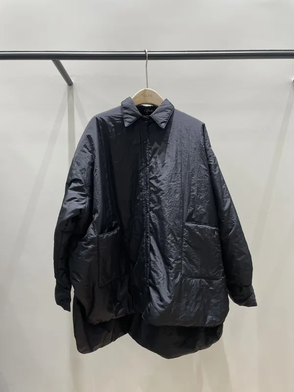 Stylish and Minimalist Windbreaker Jacket, Lightweight and Comfortable