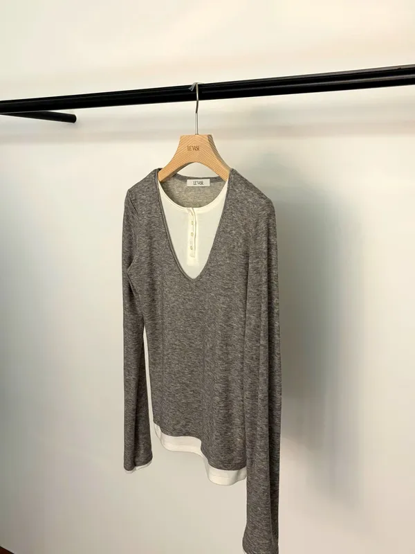 Stylish and Comfortable Women's Knit Top, Perfect for Everyday Wear