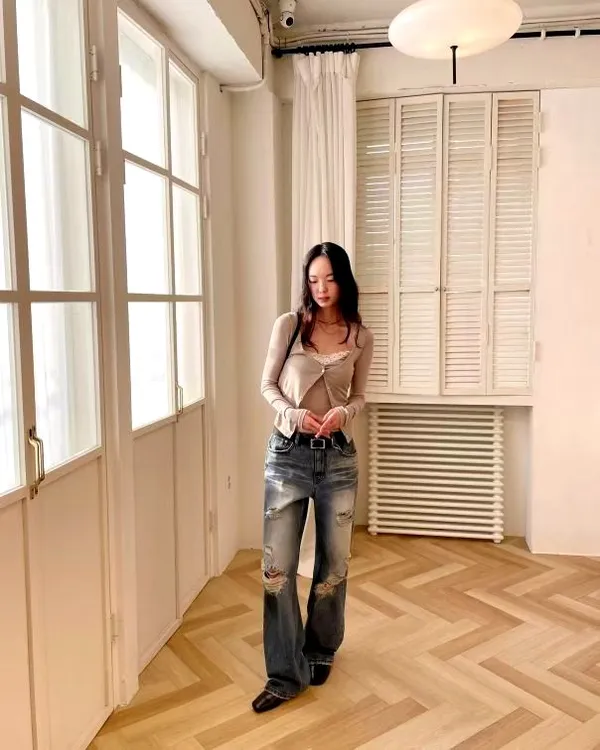 Stylish Slim-Fit Women's Top - Elegant and Versatile