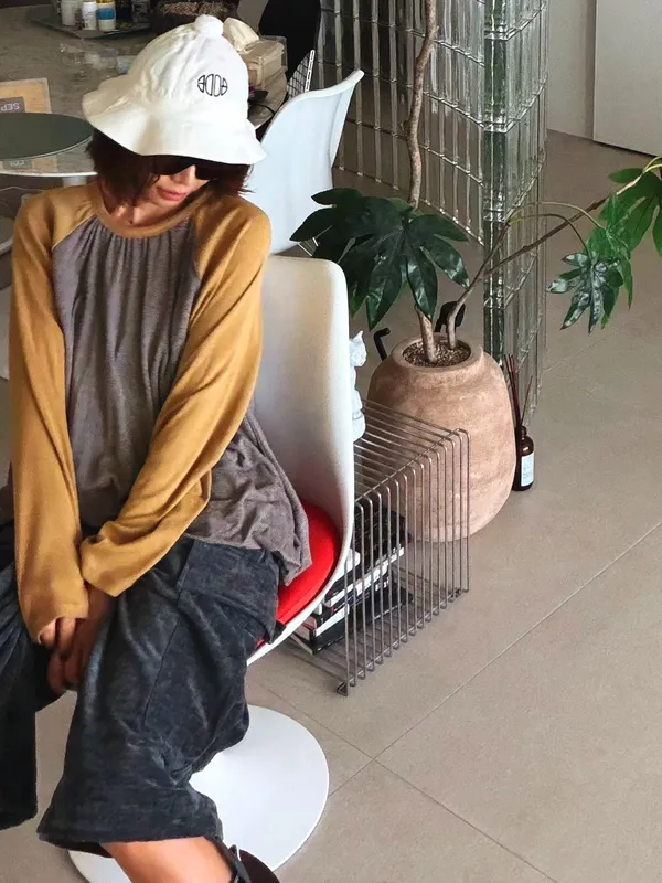 時尚休閒女裝T恤，舒適寬松設計