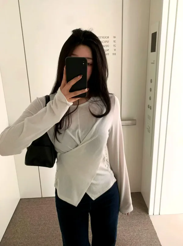 Stylish and Minimalist Women's T-Shirt, Comfortable and Versatile