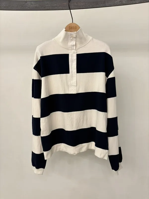 Classic Striped Turtleneck Sweatshirt - Comfortable and Casual Style