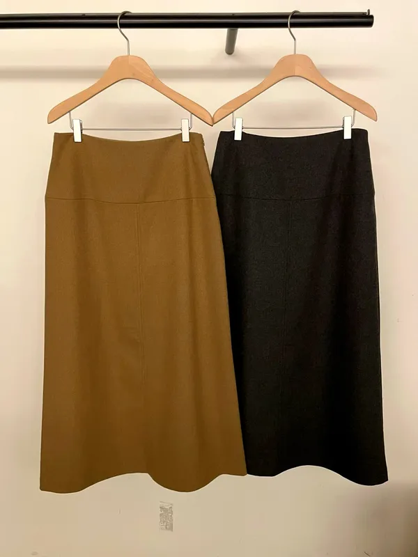 Elegant and Minimalist Women's Dress, Perfect for Various Occasions