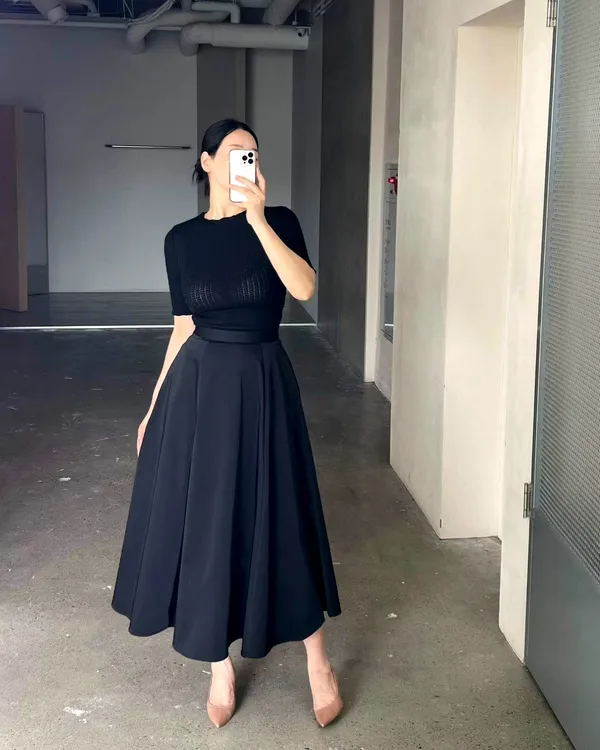 Elegant Black Long Dress for Women, Showcasing Charming Temperament