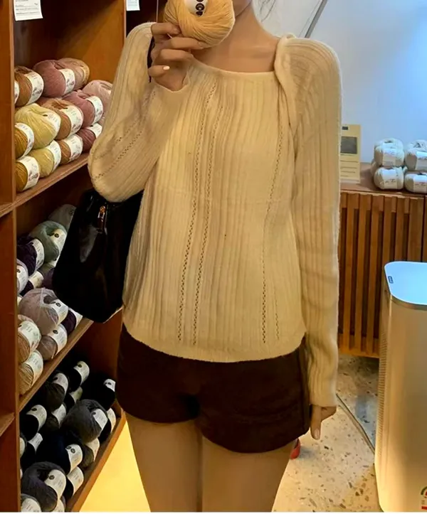 เสื้อถักที่สง่างาม - เสื้อยืดผู้หญิงที่สบายและหลากหลาย