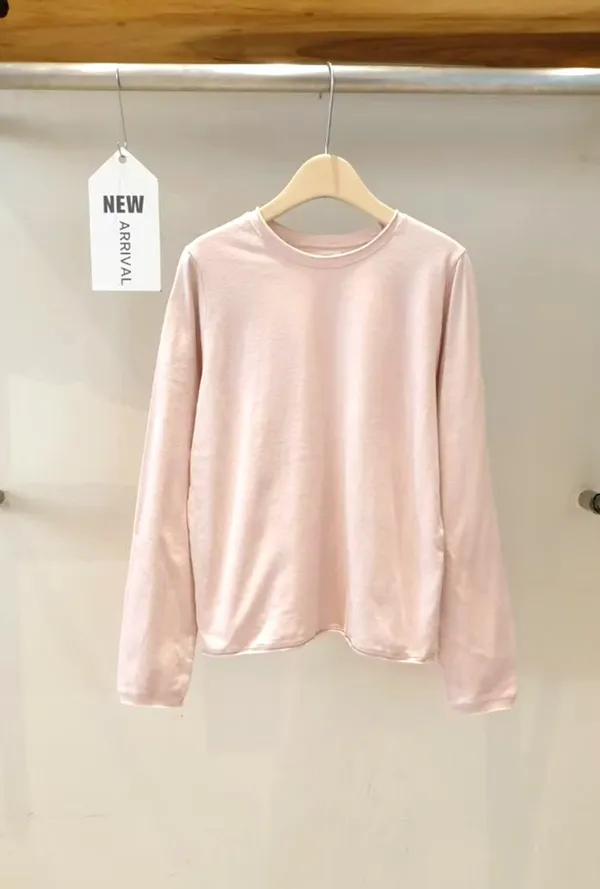 Stylish and Minimalist Women's Sweater, Soft and Comfortable for Spring and Autumn