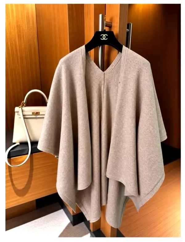 Elegant and Minimalist Women's Top, Comfortable Lightweight Knitted Style