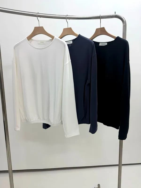 Minimalist Style Women's Top, Comfortable and Versatile