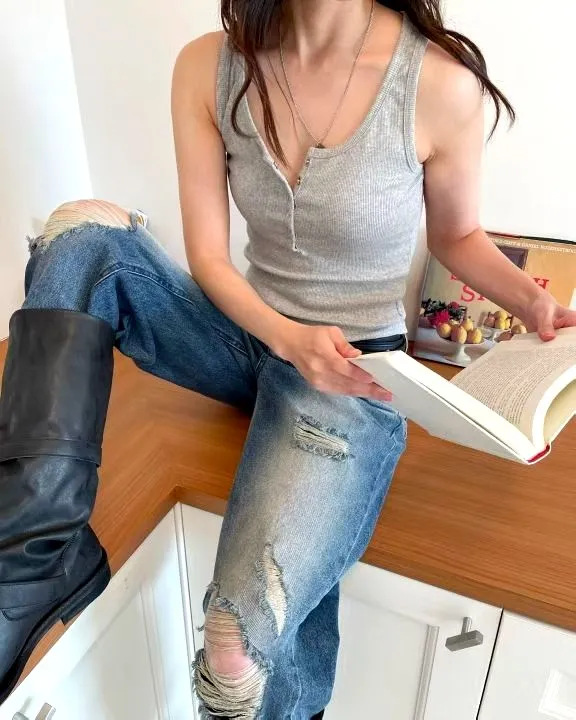 Stylish Slim-Fit Knitted Top, Comfortable and Versatile