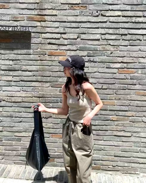 미니멀리즘 여성 상의, 편안하고 통기성이 뛰어난, 캐주얼 팬츠와 완벽한 조화