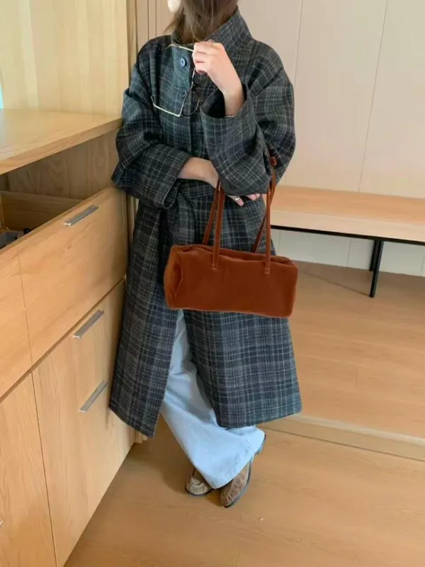 Stylish Black Tote Bag - Versatile and Fashionable