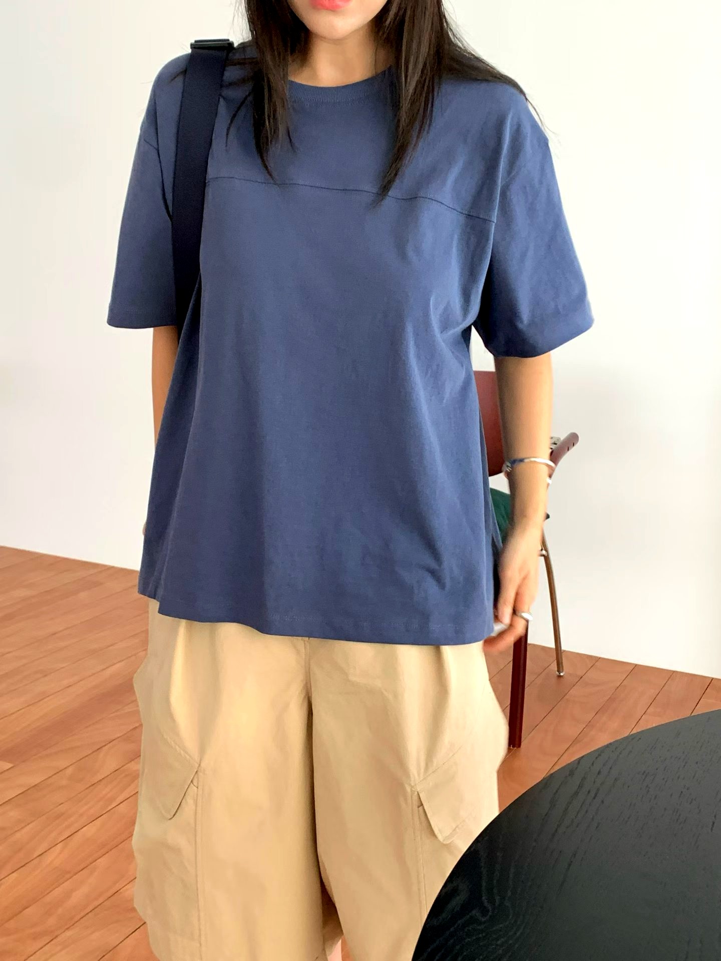 미니멀리스트 스타일 순면 반팔 티셔츠, 편안하고 통기성 좋음