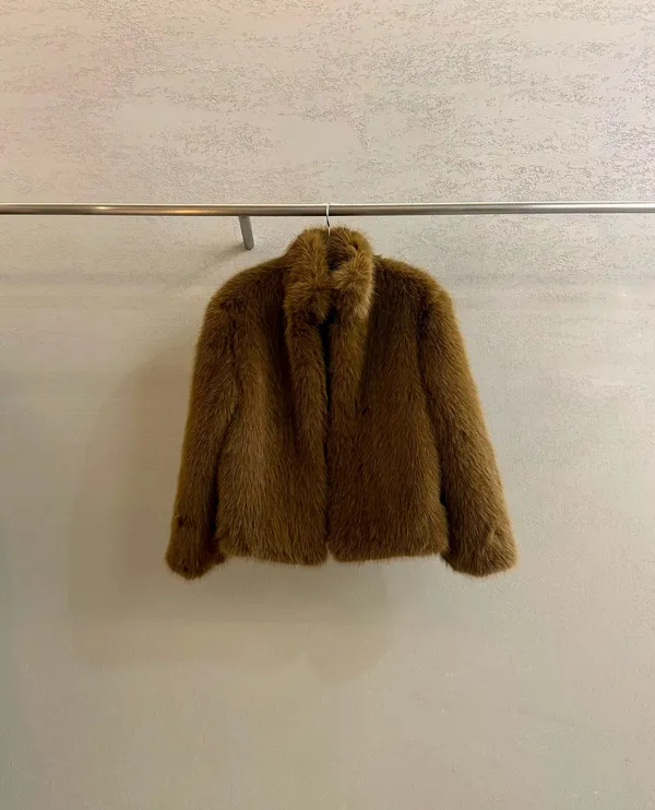 Stylish Plush Coat, Warm and Comfortable, A Must-Have for Autumn and Winter