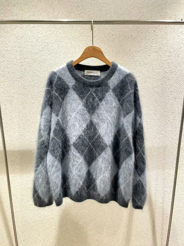 Classic Plaid Women's Sweater - Warm, Comfortable, and Fashionable