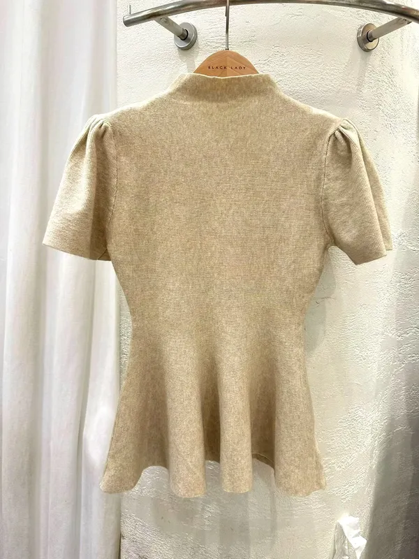 優雅針織衫，展現女性魅力