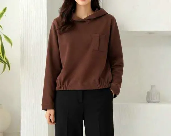 スタイリッシュなカジュアル女性用Tシャツ、快適なコットン素材で日常使いに最適