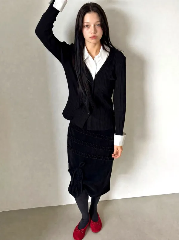 Elegant Black Women's Top with Slim Fit Design