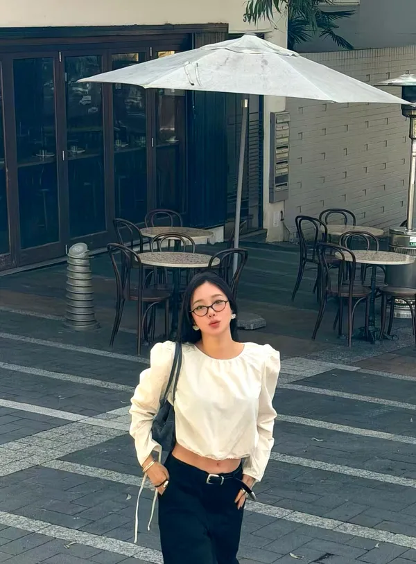 Stylish and Versatile Women's Top - Comfortable and Breathable for Spring and Autumn