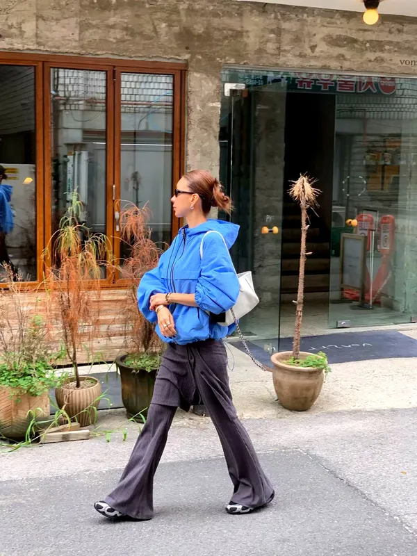 时尚休闲女装外套夹克，轻盈舒适，完美搭配