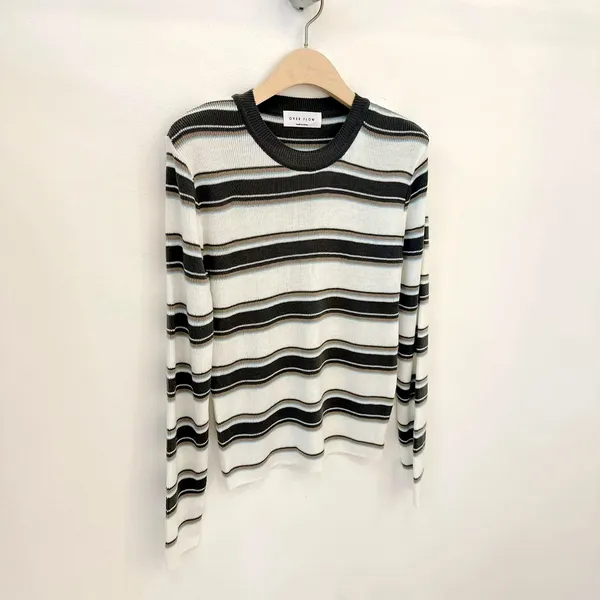 Sweater Knit Bergaris Bergaya - Selesa dan Versatile untuk Musim Luruh dan Sejuk