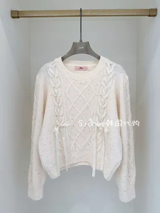 Fashionable Knitted Sweater with Exquisite Weaving Design, Comfortable and Versatile
