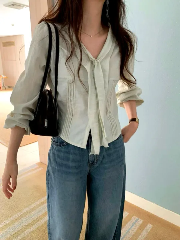 Elegant Women's Sweater Top, Lightweight and Breathable, Perfect with Jeans