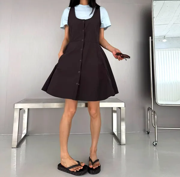 Stylish and Minimalist Women's Dress, Elegant and Perfect for Summer Outfits