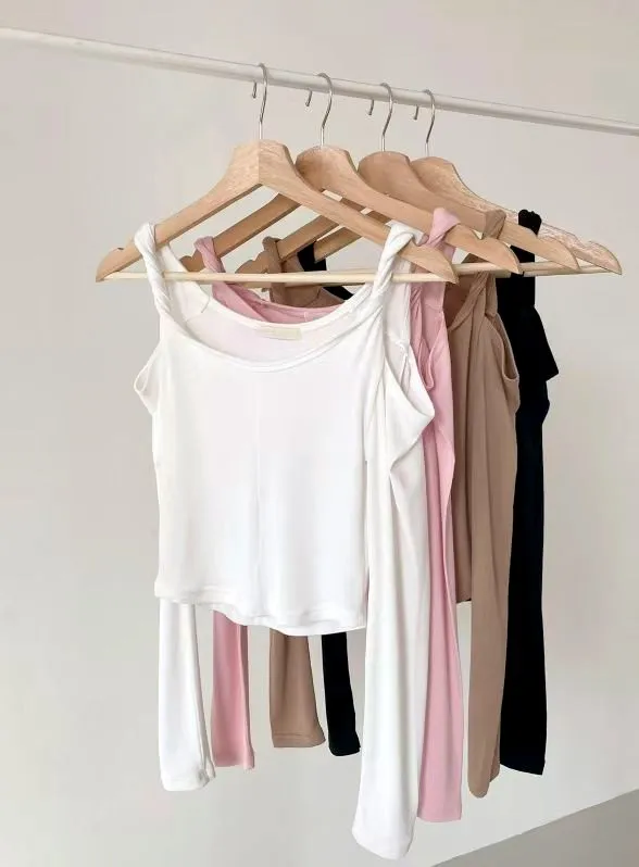 Stylish and Minimalist Women's Top, Comfortable and Breathable, Perfect for Spring and Summer Outfits