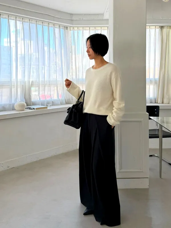 Stylish and Minimalist Knitted Sweater, Perfect for Autumn and Winter