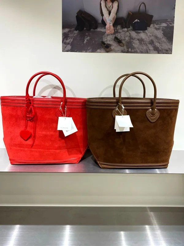 Stylish Women's Bag: Elegance Meets Practicality