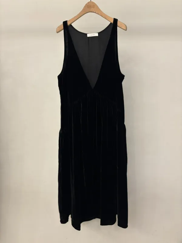 Elegant Black Velvet Slip Dress to Showcase Your Charming Curves
