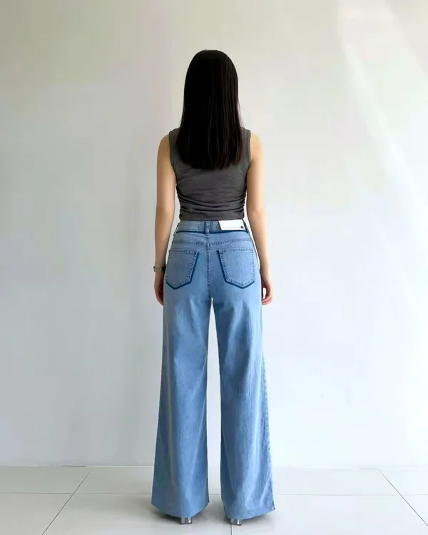 Trendy Loose-Fit Jeans, Comfortable and Versatile for an Elegant Look