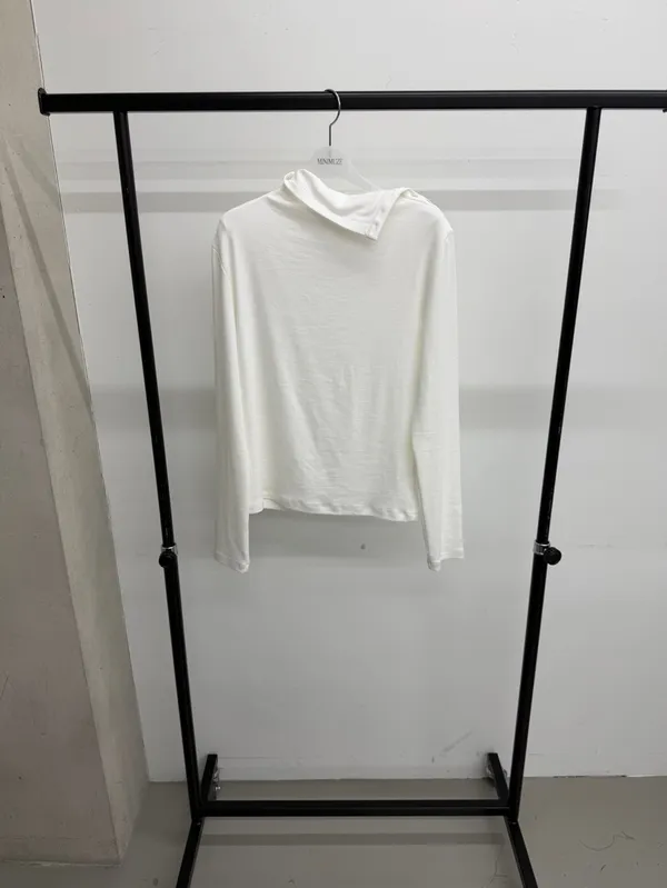 Minimalist White Long Sleeve T-Shirt, Comfortable and Breathable, A Wardrobe Essential