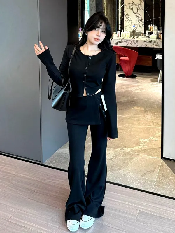 Stylish Black Women's Outfit Set - Comfortable and Casual