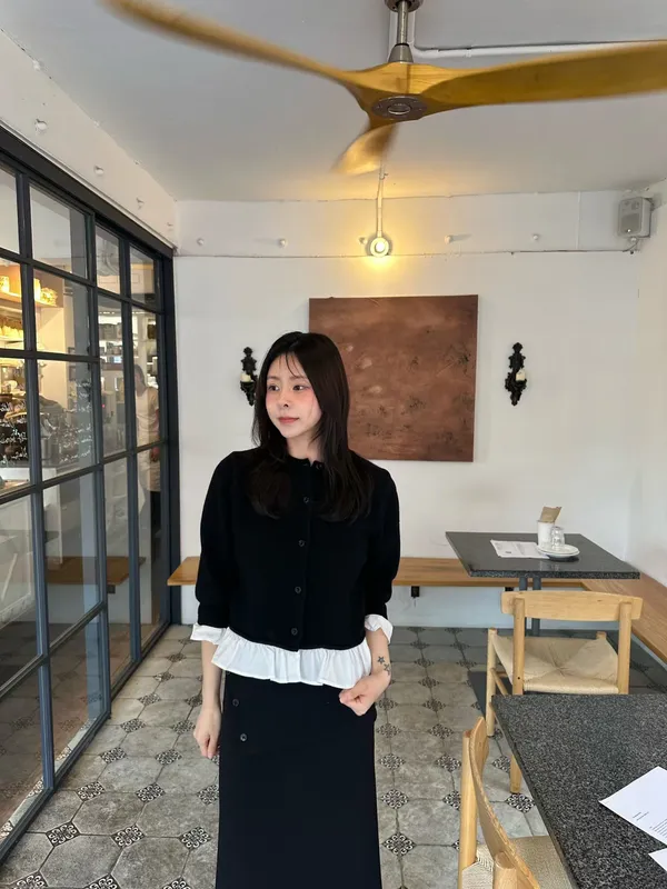 時尚簡約黑色針織衫，優雅氣質款