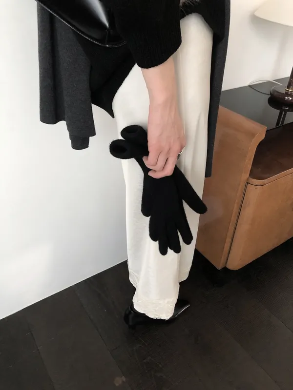 Fashionable and Elegant Women's Gloves, Warm and Comfortable