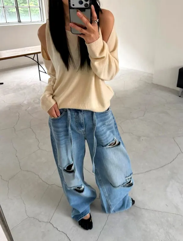 Fashionable Ripped Jeans - Loose and Comfortable for Perfect Pairing