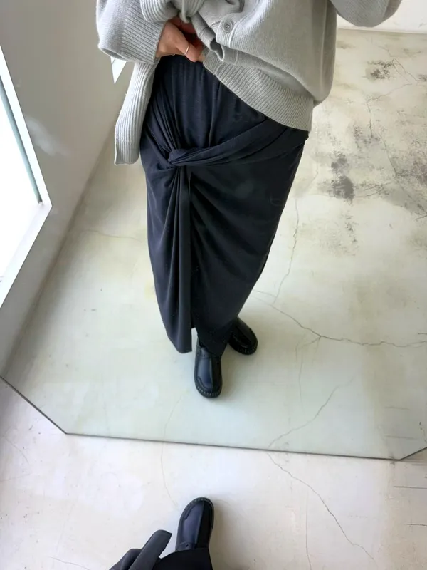 Stylish Minimalist Black Dress - Elegant and Comfortable