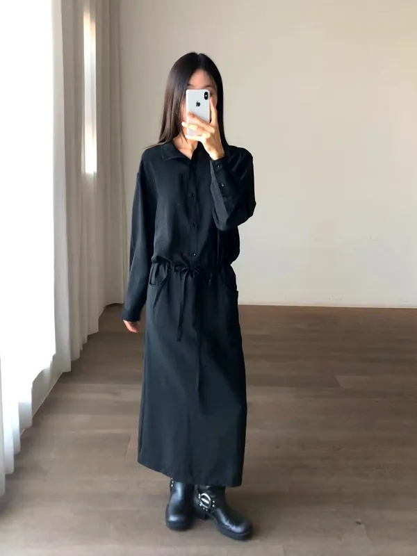 Elegant and Minimalist Black Maxi Dress for Versatile Occasions