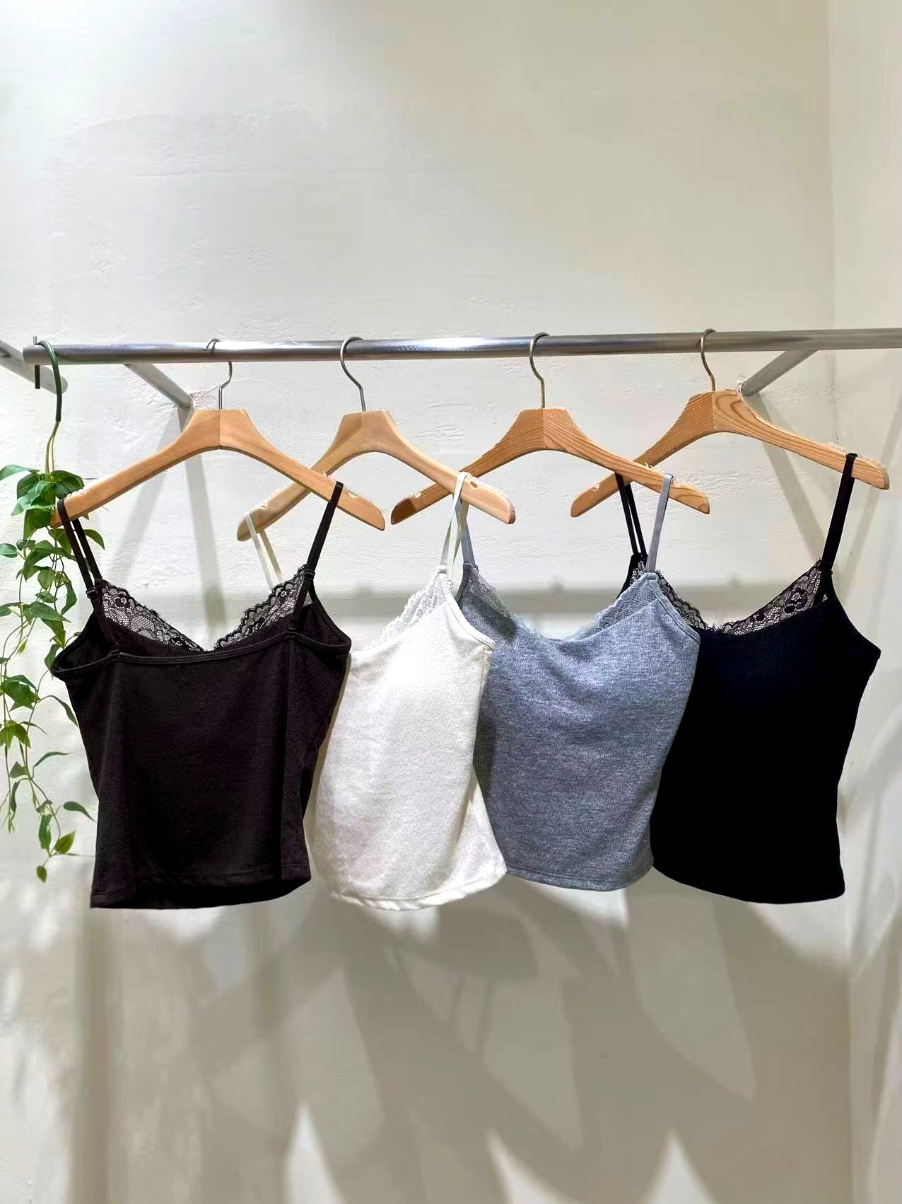 패셔너블 레이스 캐미솔 - 편안하고 다재다능한