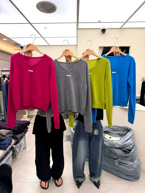 Fashionable and Comfortable Women's Top, Perfect for Spring and Autumn Styling
